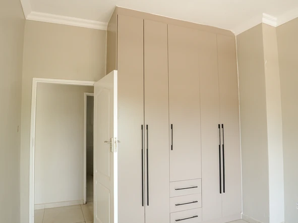 2 Bedroom Flat & Apartment