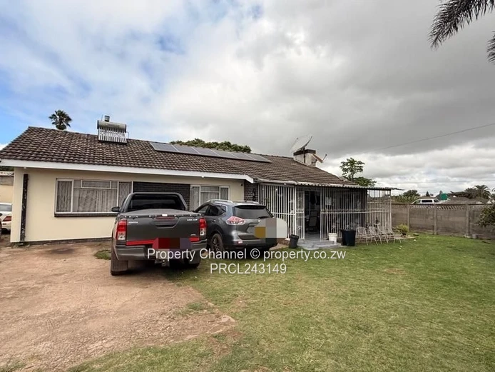 Mabelreign 3-Bed: Walled Yard, Water Tank, Fitted Kitchen