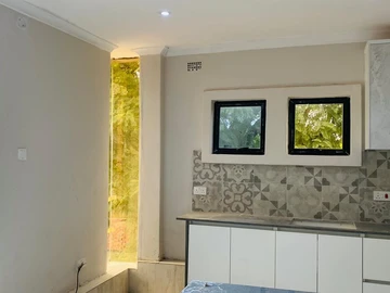 2 Bedroom Flat & Apartment