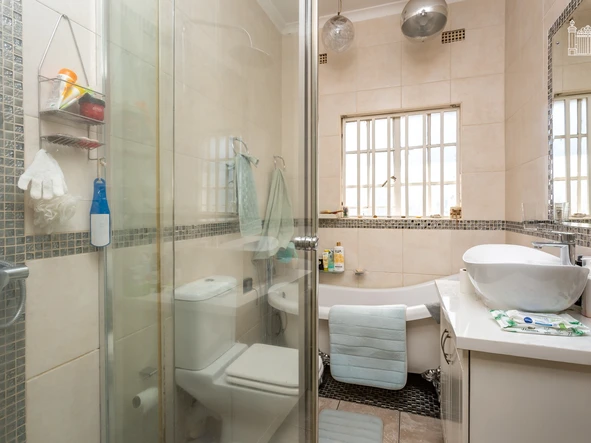 3 Bedroom Flat & Apartment