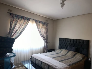 3 Bedroom Flat & Apartment