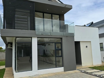 3 Bedroom Flat & Apartment