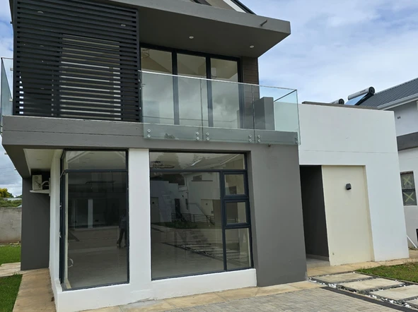 3 Bedroom Flat & Apartment