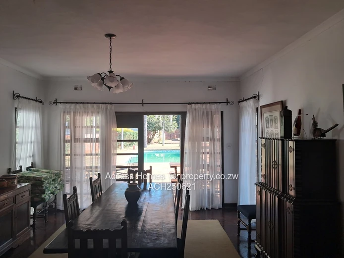 A charming Residence close Kew Drive and Ridgeway North  (Sole Mandate)