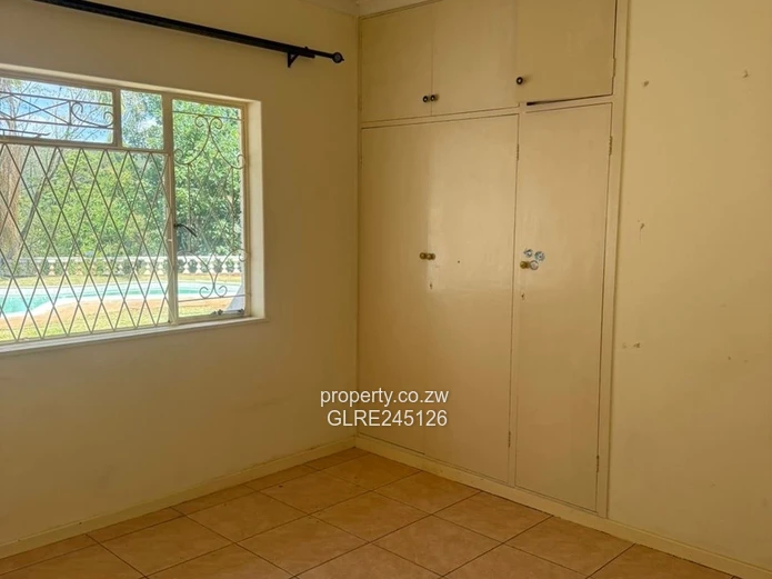 Spacious 5-Bed Greystone Park Home with Pool & Borehole