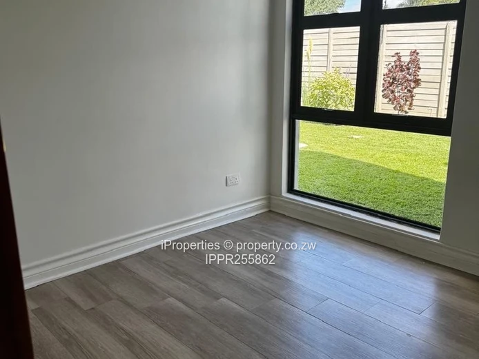 Modern 3BR/3BA Garden Flat with Lock-Up Garage – Borrowdale West