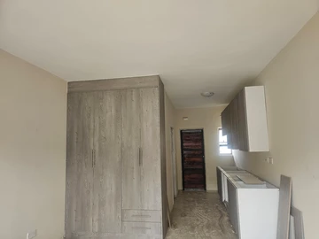 2 Bedroom Flat & Apartment