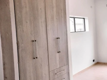 3 Bedroom Flat & Apartment