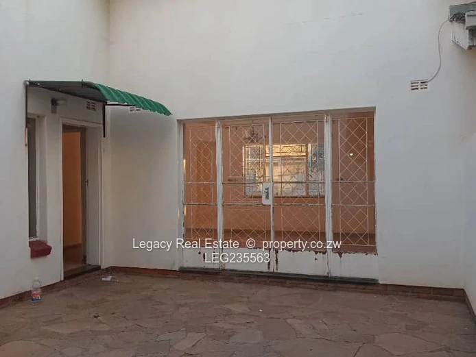 Greendale Athlone Gem with Ensuite, Garden Flat with Backyard