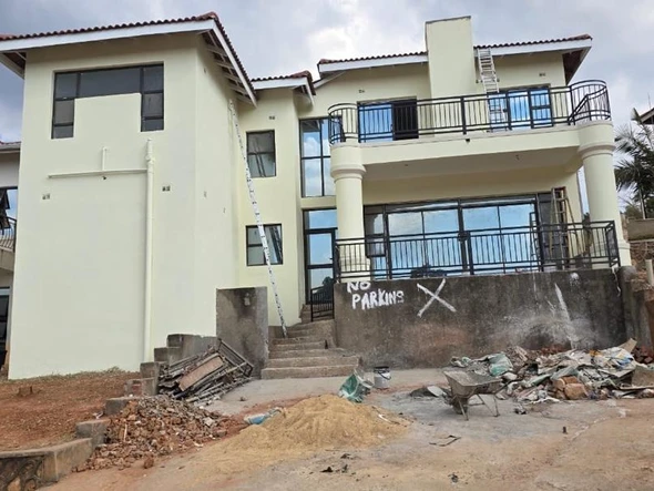 5 Bedroom Flat & Apartment