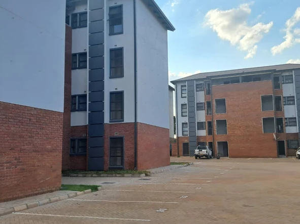 2 Bedroom Flat & Apartment