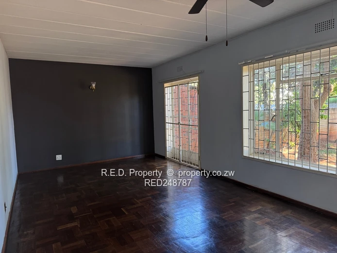 Semi- detached house To Let In Paddonhurst!