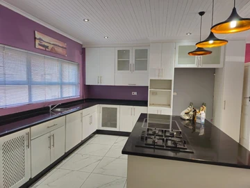 3 Bedroom Flat & Apartment