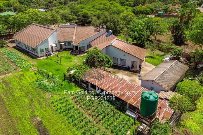 Neat and Spacious Family Home!!