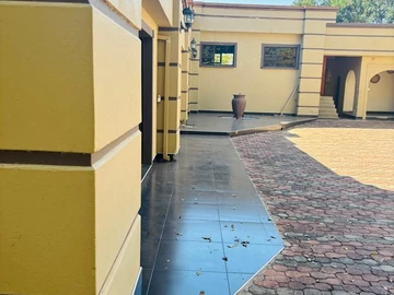 10 Bedroom House