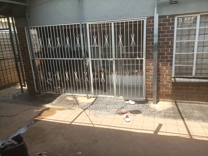 Compact 2-Bed Glen View Home on 220 sqm — Walled & Gated