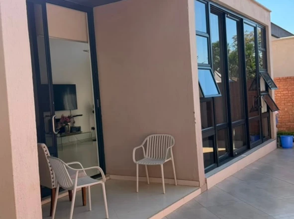 4 Bedroom Flat & Apartment