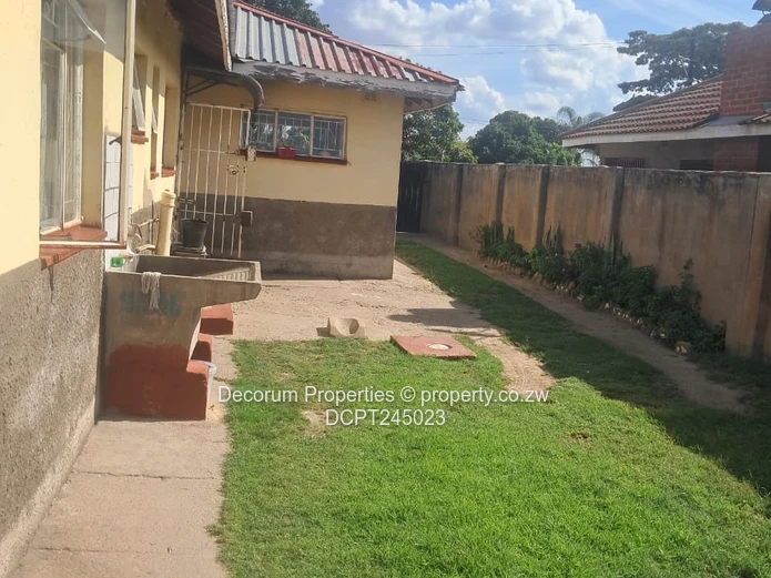Spacious 4-Bed Home in Waterfalls- Mainway Meadows with Borehole