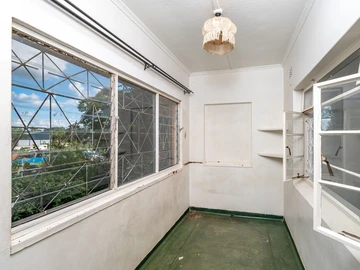 2 Bedroom Flat & Apartment