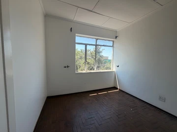 3 Bedroom Flat & Apartment