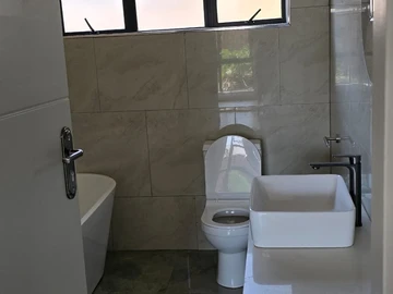 3 Bedroom Flat & Apartment