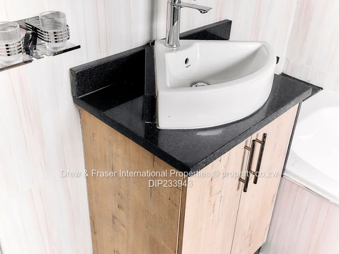 Modern 3-Bed Garden Flat with Borehole in Old Windsor