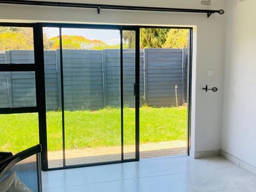 2 Bedroom Flat & Apartment