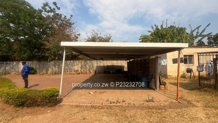 Newlands Office: 780m² with 10 Big Offices + a Conference Space on 6,100m² — Paved Drive & Borehole