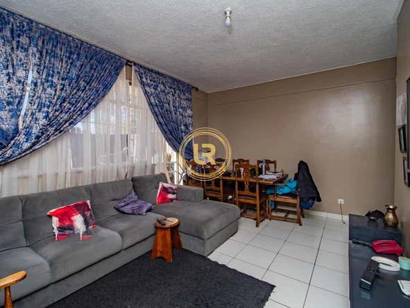 2 Bedroom Flat & Apartment