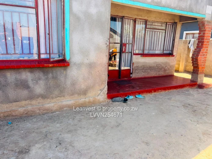 Spacious 6-Bed Home in Chitungwiza with Borehole