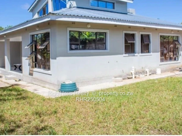 Modern newly built 4 bed townhouse 