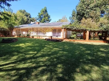 Furnished 3-Bedroom Home with Mixture of Cosy and Modern Finishings, Spacious Garden