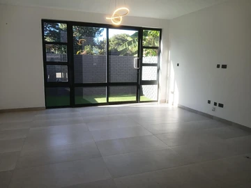 2 Bedroom Flat & Apartment