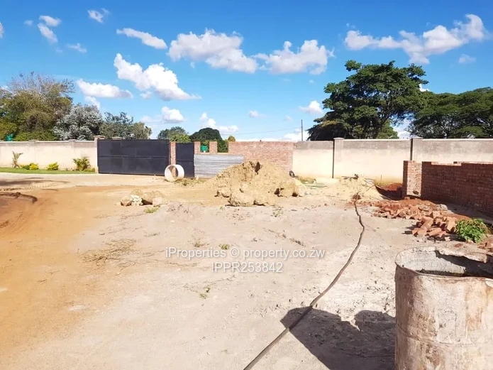 Lovely Townhouses in Courtyard Place, Helensvale, Harare North: