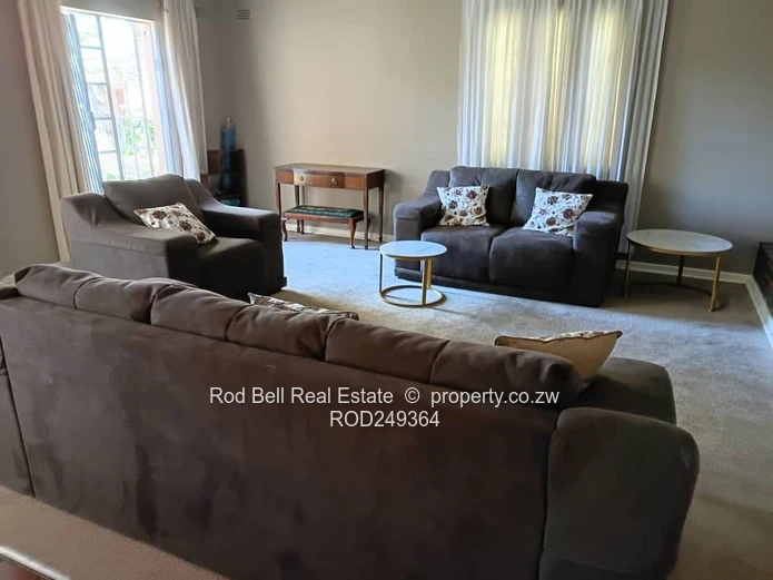 2BR Townhouse in Greendale - Cozy Lounge & Fitted Kitchen