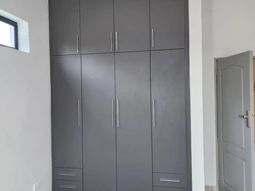4 Bedroom Flat & Apartment