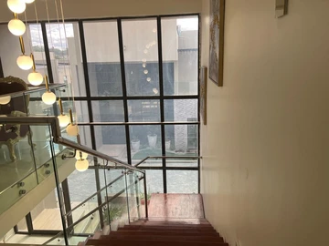 5 Bedroom Flat & Apartment