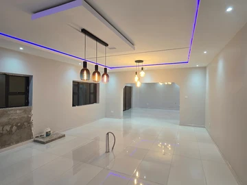 4 Bedroom Flat & Apartment