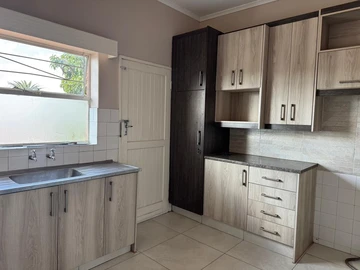 2 Bedroom Flat & Apartment