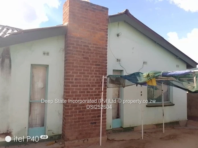 Chitungwiza manyame park house for sale 