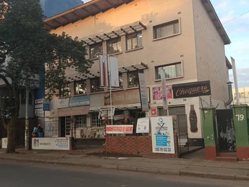 2 Bedroom Flat & Apartment
