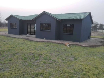 Versatile 5-Acre Plot for Sale in Kwekwe – Ideal for Farming & Living!