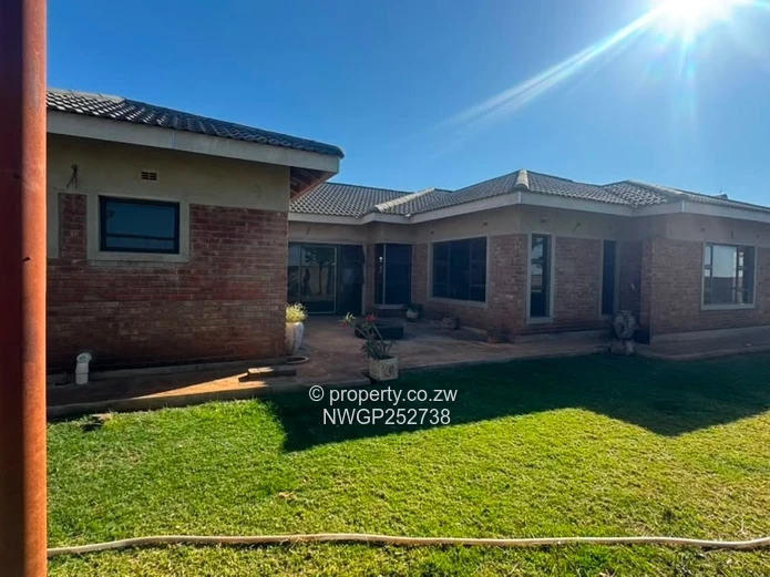 Exceptional Family Home with Cottage for Sale – Emhlangeni