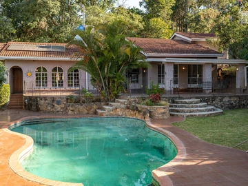 6 Bedroom House