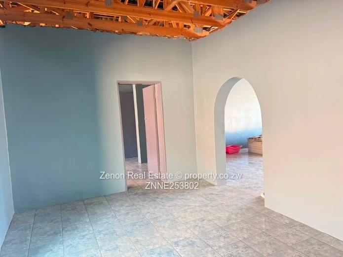 Ruwa Chipukutu Park. 5 Bedroomed House. $140K , 806sqm.deeds