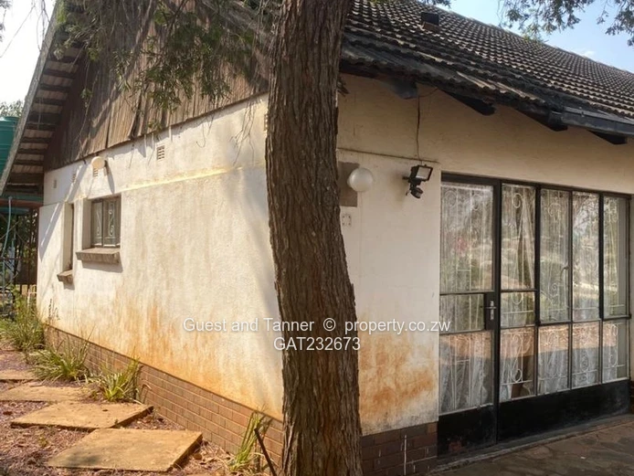 5-Bedroom House For Sale In  Matsheumhlope Bulawayo