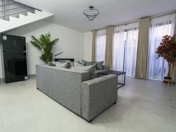 2 Bedroom Flat & Apartment