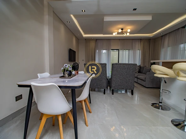 3 Bedroom Flat & Apartment