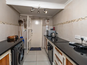 3 Bedroom Flat & Apartment