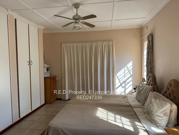 Secure, Comfortable Townhouse Living In Suburbs!